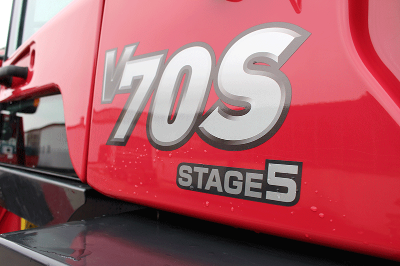 Yanmar V 70 Radlader mit modernem Stage V Dieselmotor – leistungsstark, kraftstoffeffizient und emissionsarm für umweltbewusste Baustelleneinsätze nach aktuellen Abgasnormen.