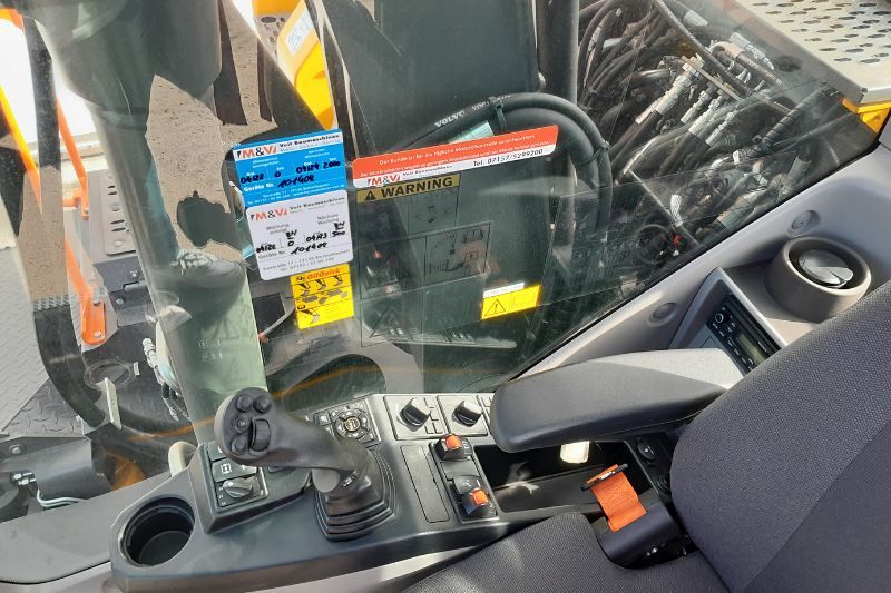 Ansicht des Mobilbaggers Volvo EWR 130E OQ65