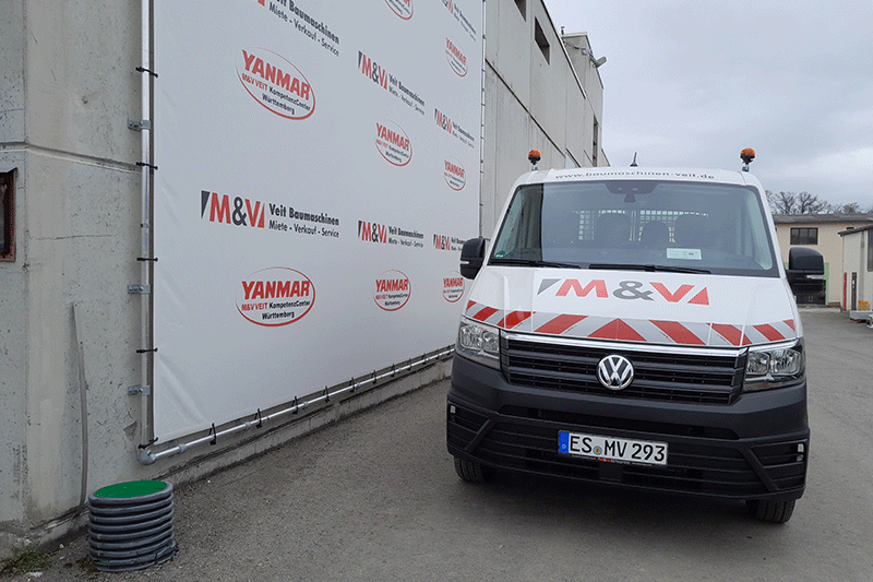 Frontansicht des VW Crafter Doka mit markantem Kühlergrill, modernen Scheinwerfern und robuster Stoßstange – ideal für Handwerk, Baustelle und gewerblichen Einsatz.