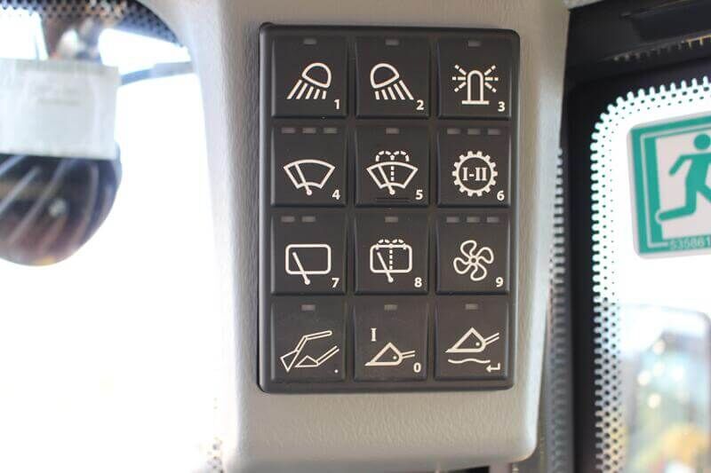 Radlader Yanmar V80 Kontrollpanel