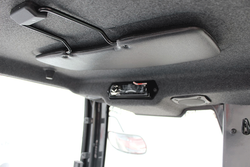 Verbautes Radio im Yanmar ViO 80-2 PB Bagger – komfortable Unterhaltung und angenehmes Arbeiten in der modernen Fahrerkabine