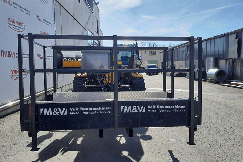 Frontansicht des Dieci Teleskopladers 40.17 – robuster Aufbau mit kraftvollem Hubarm für professionelle Baustelleneinsätze