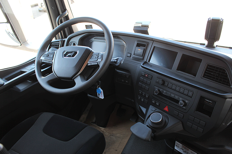 Sicherer Arbeitsplatz im MAN TGS 35.480 – ergonomisches Cockpit mit guter Rundumsicht und intuitiver Bedienung