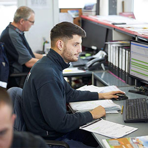 Persönlicher Ansprechpartner bei der Baumaschinenvermietung Kontakt für den Verleih