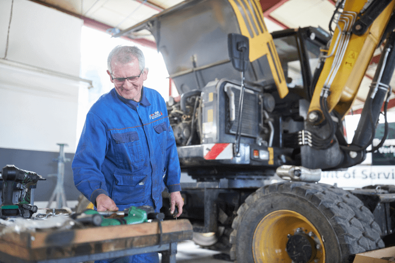 Gebrauchte Baumaschinen in unserer Werkstatt reparieren