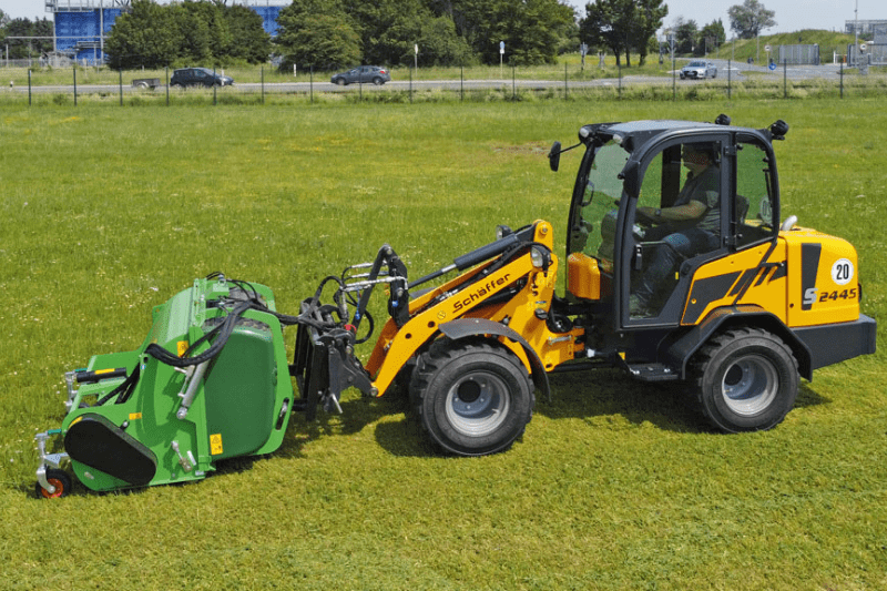 Radlader Schäffer 2445 S in der Kommunaltechnik