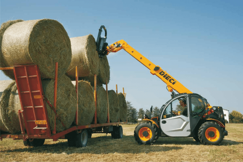 Heuballen transportieren mit Mini Agri 26.6 von Dieci