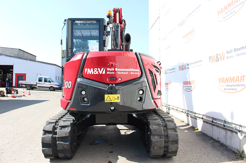 Heckansicht des Yanmar SV100-7 2PB Kurzheckbaggers auf der Baustelle