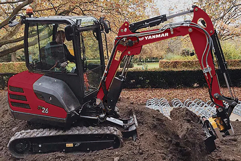 Yanmar SV26 Minibagger bei Erdarbeiten im Einsatz – kompakter Minibagger für präzise Arbeiten auf Baustellen und im Garten- und Landschaftsbau