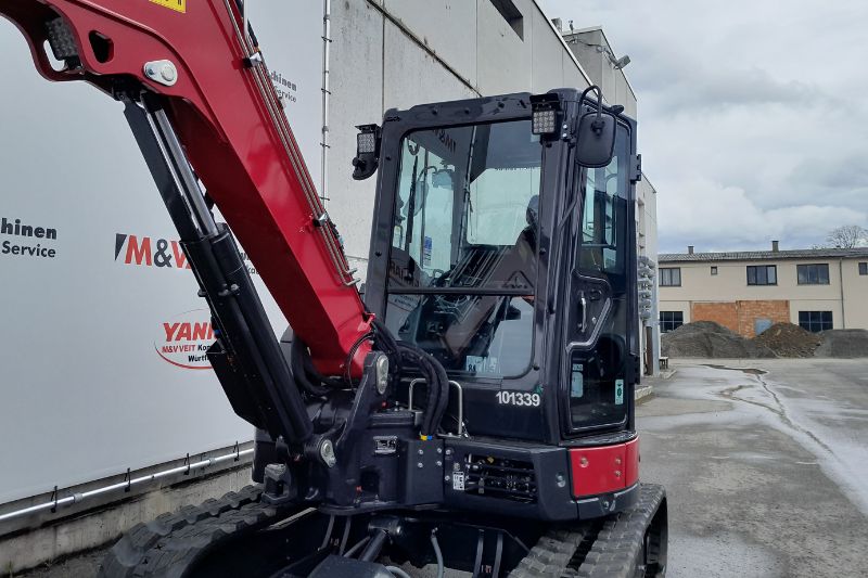 ViO57-6B von Yanmar von der Seite