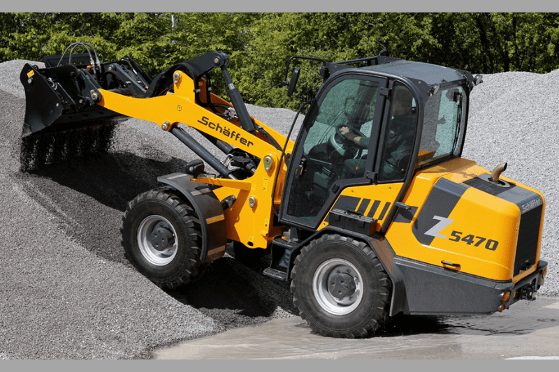 Schäffer 5470 Z Radlader transportiert noch mehr Kies