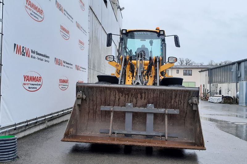 Vorderansicht des L45H Radladers von Volvo