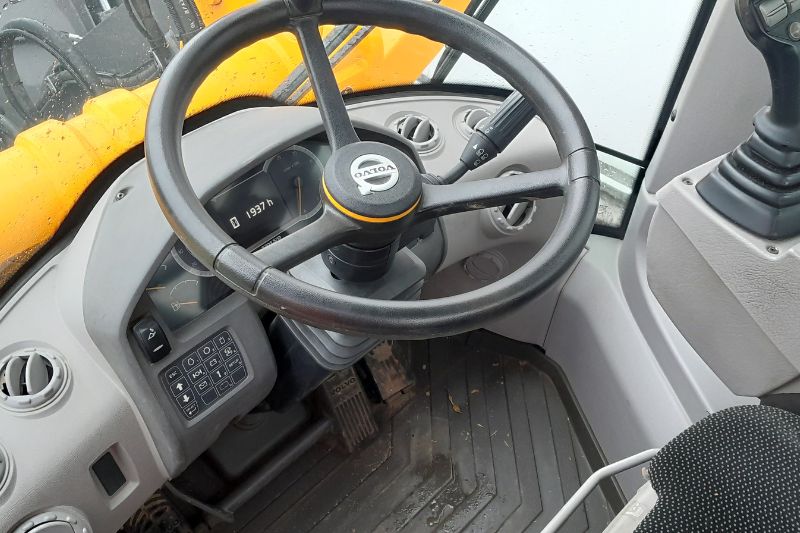 Kabine des Radladers L45H von Volvo