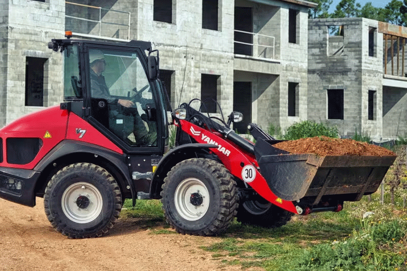 Egal ob Gabel, Klappschaufel oder Kehrmaschine, alles möglich