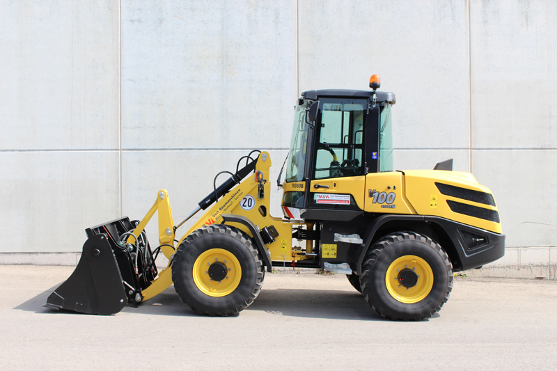 Ansicht der linken Seite des Radladers Yanmar V100 Stage 5