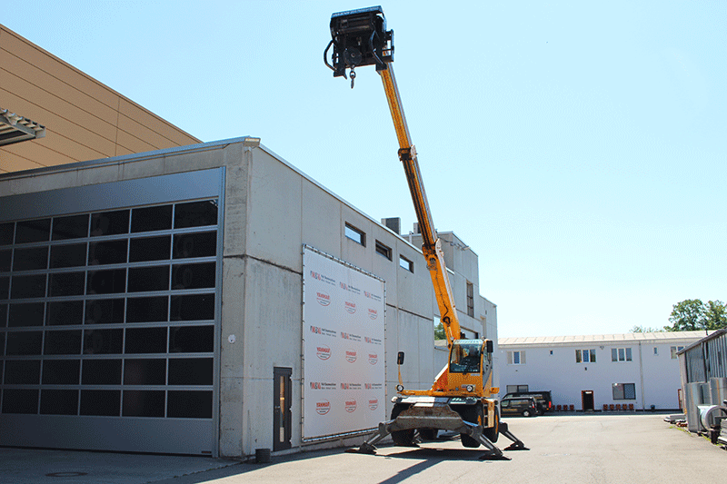 Dieci Pegasus 60.16 Teleskoplader im Einsatz – leistungsstarkes Heben und präzises Positionieren schwerer Lasten auf der Baustelle