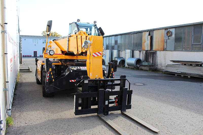 Frontansicht des Dieci Pegasus 40.18 Rotations-Teleskopladers mit robuster Bauweise