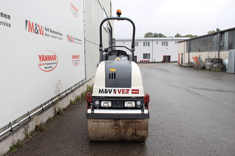 Frontansicht der Dynapac CC 900 Tandemwalze