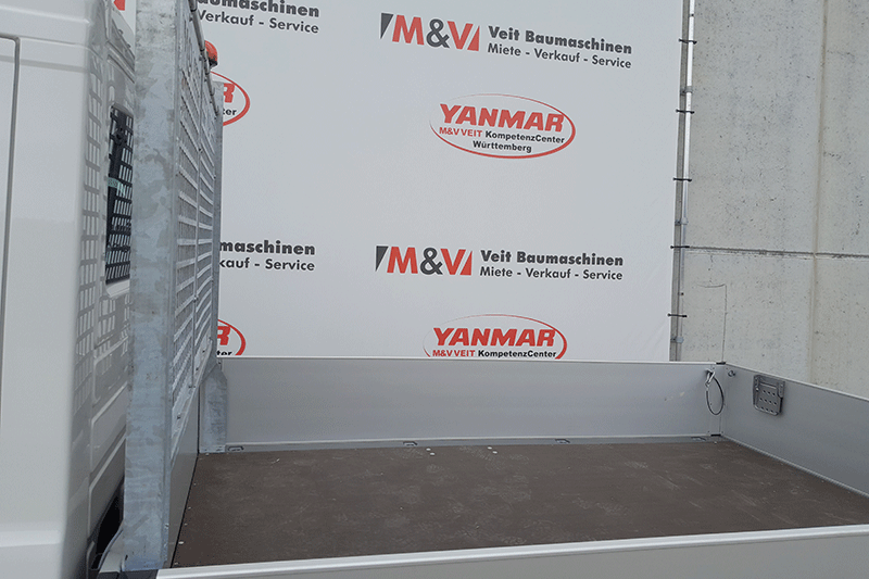 Ladefläche des VW Crafter Doka mit viel Stauraum für Werkzeuge, Baustoffe und Maschinen – robust, belastbar und ideal für Handwerk, Baustelle und gewerbliche Transporte.