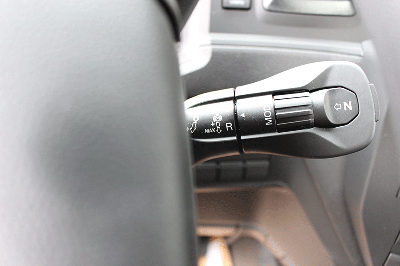 Getriebebedienung mit Automatikgetriebe im MAN TGL 8.190 für komfortables Fahren