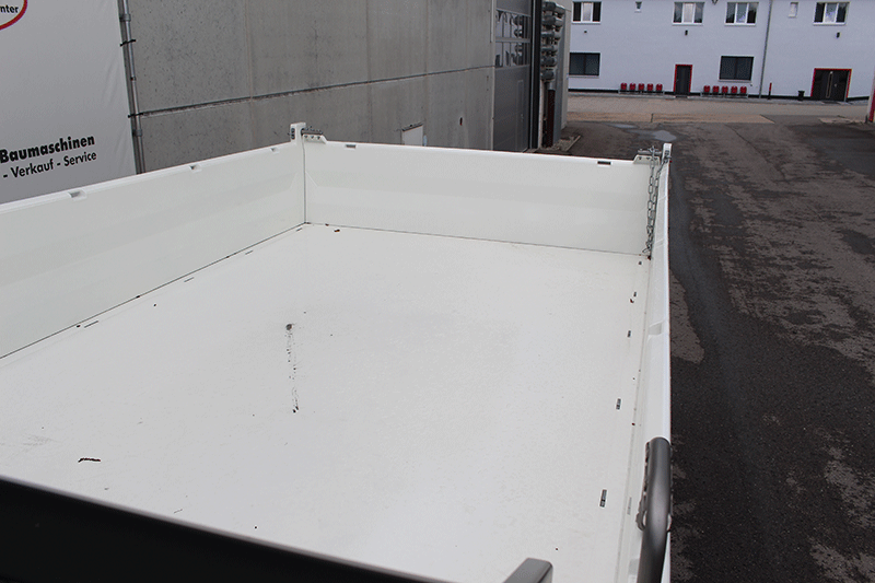 Ladefläche des MAN TGM 18.320 4x2 BL mit robuster Ausführung für Baustelleneinsätze