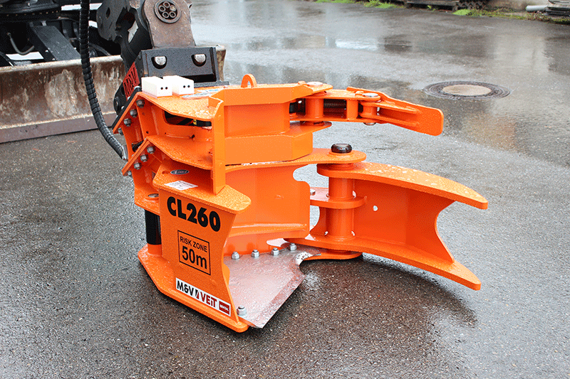 Westech Woodcracker CL 260 mit verbautem Sammelgreifer am Bagger – leistungsstarkes Anbaugerät zur Miete für kontrollierte Rodungs- und Bauarbeiten